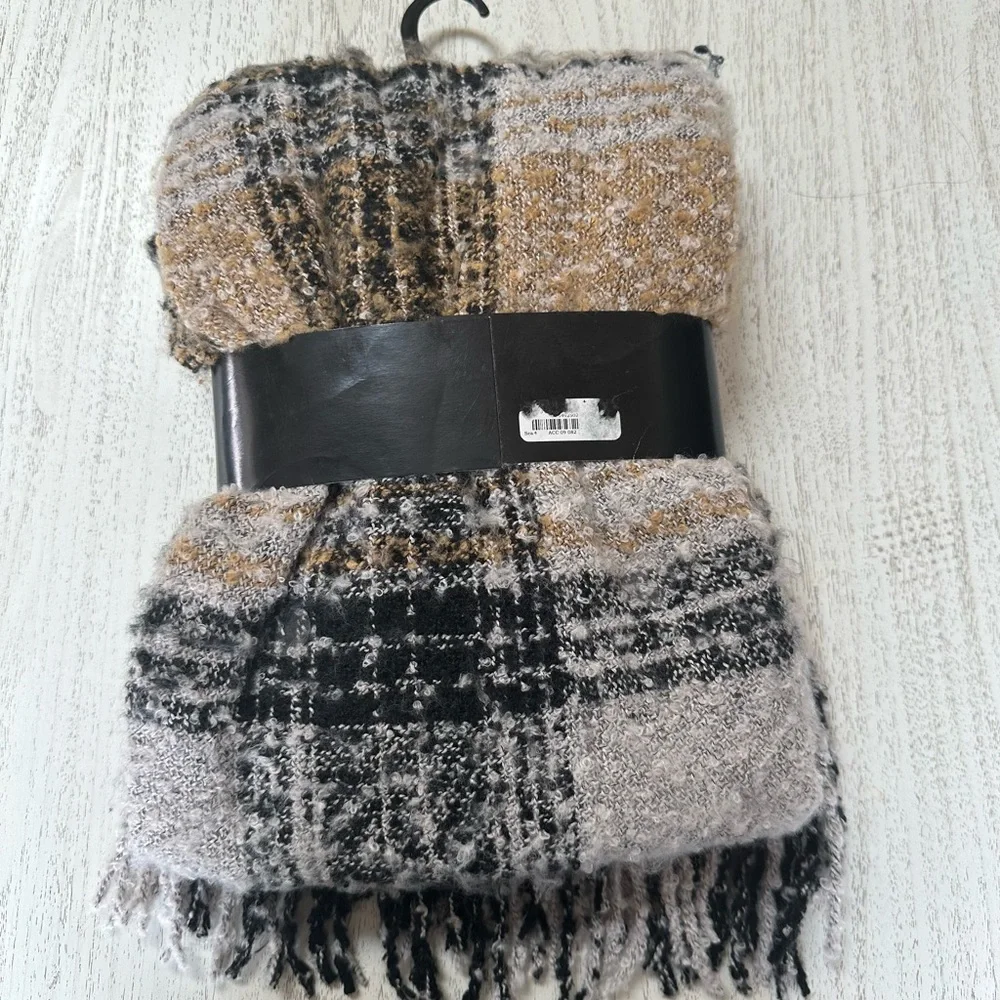 New Steve Madden Set Beanie and Scarf